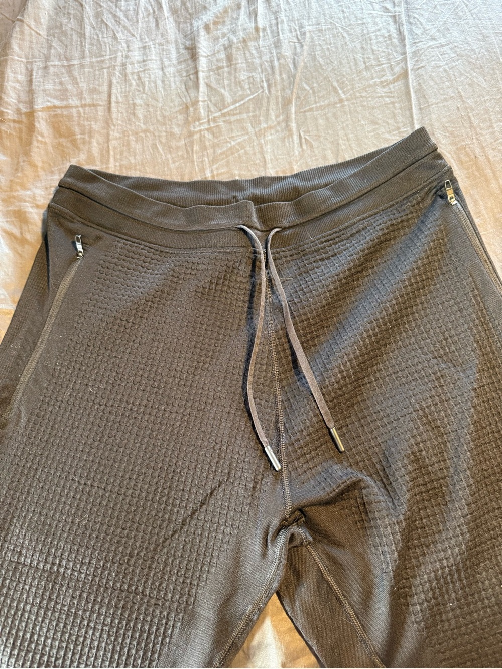 lululemon Mens Black Engineered Warmth Joggers - Picture 4 of 8